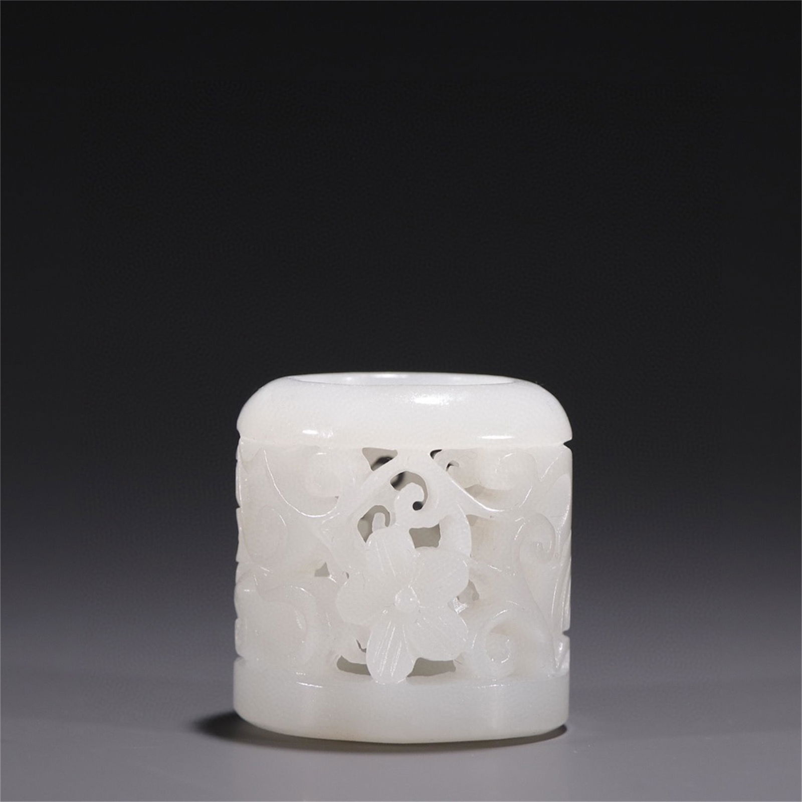 A Chinese Carved Jade Flower Patterned Thumb Ring (1 of 9)