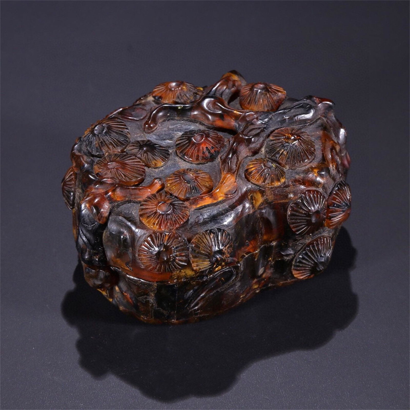 A Chinese Amber Container with Lid (1 of 9)