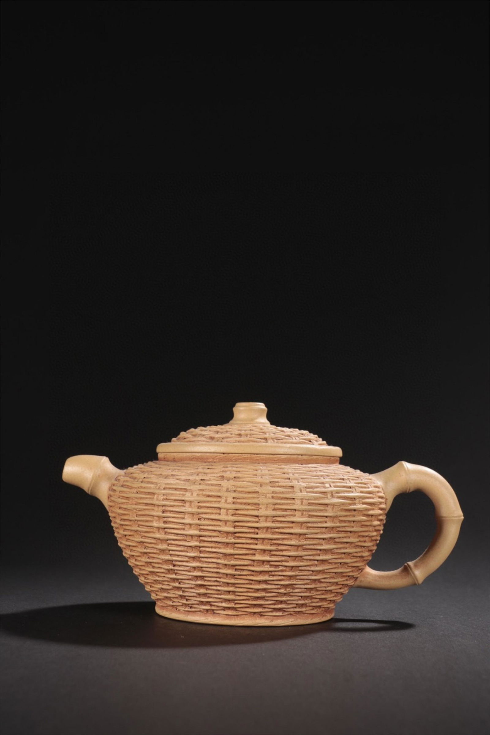 A Chinese Yixing Zisha Teapot (1 of 9)