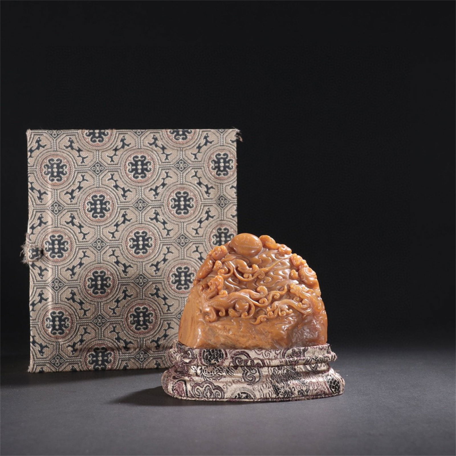 A Chinese Tianhuang Stone Dragon Seal (1 of 9)