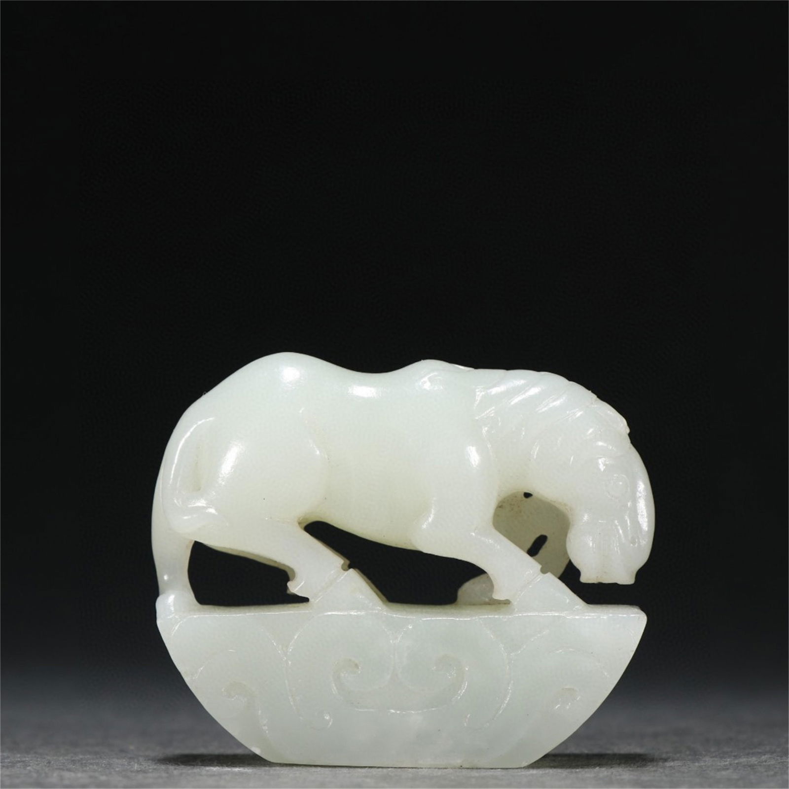 A Chinese Carved Jade Ornament (1 of 9)