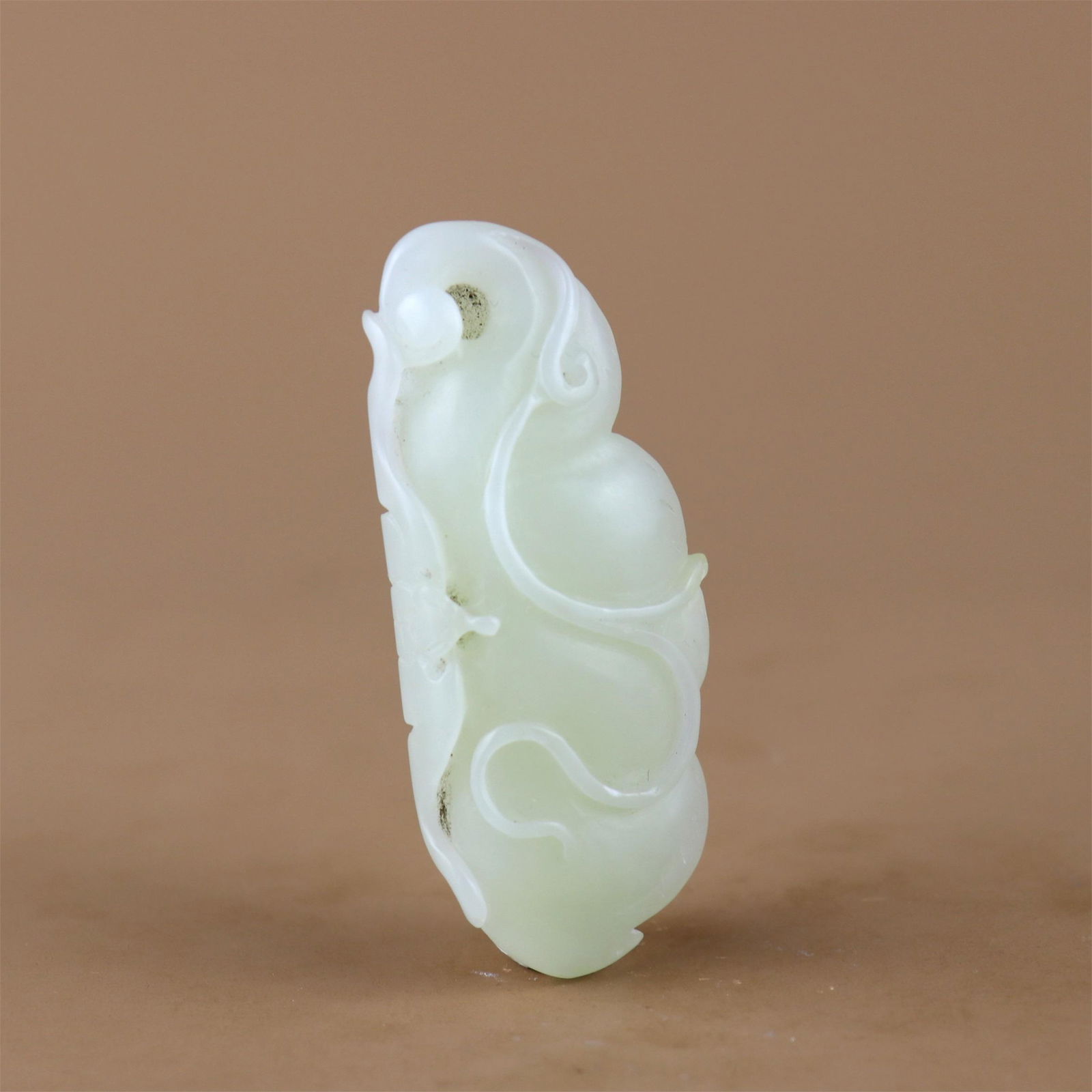 A Chinese Carved Jade Pendant (1 of 6)