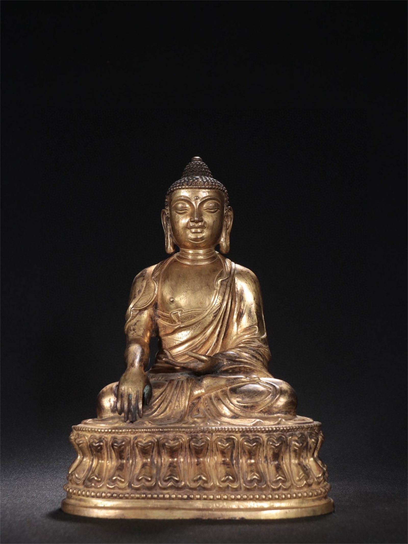A Chinese Gilt Bronze Sakyamuni Buddha Statue (1 of 9)