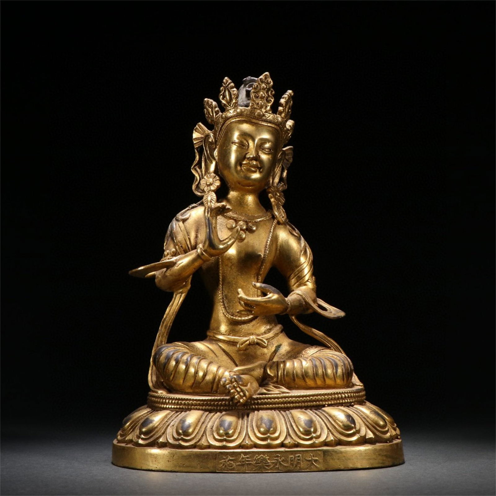 A Chinese Gilt Bronze Guanyin Statue (1 of 9)