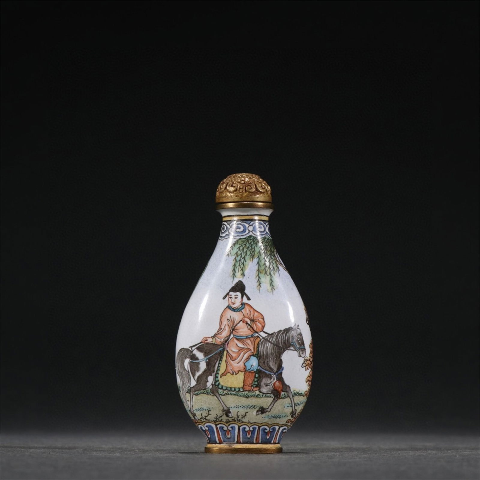 A Chinese Cloisonne Snuff Bottle with Figure Pattern (1 of 9)