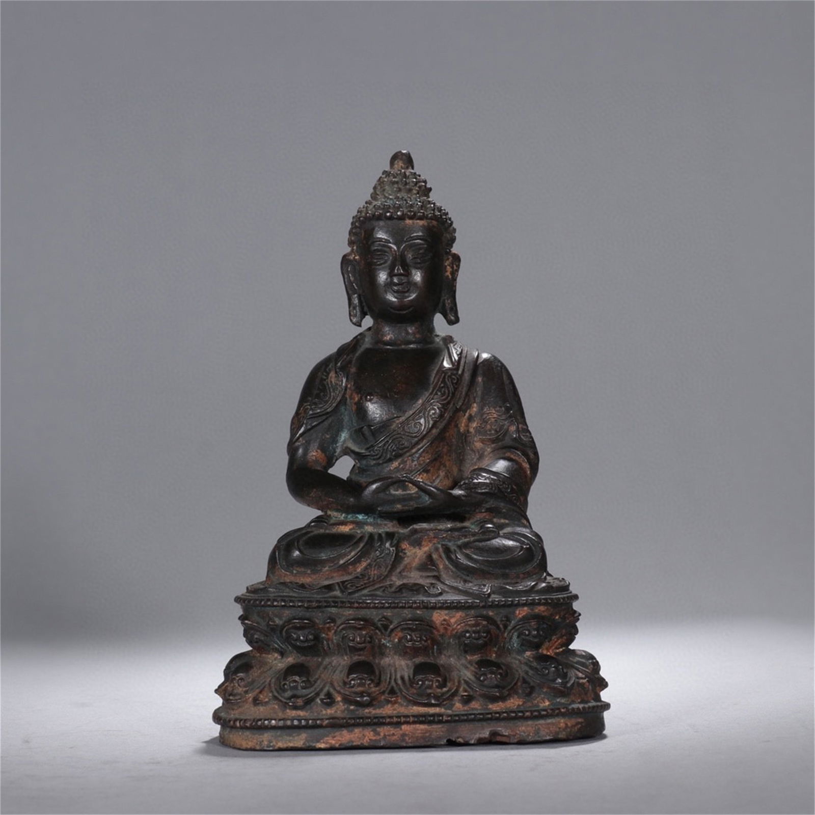 A Chinese Gilt Bronze Sakyamuni Buddha Statue (1 of 9)
