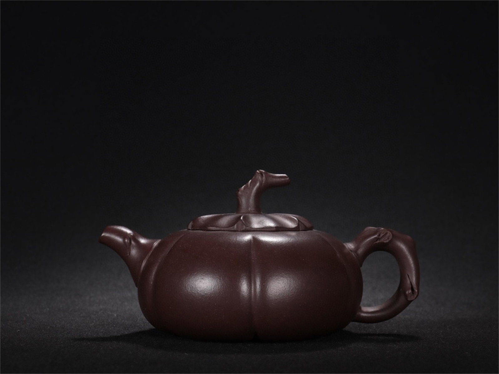 A Chinese Yixing Zisha Melon Shaped Teapot (1 of 9)
