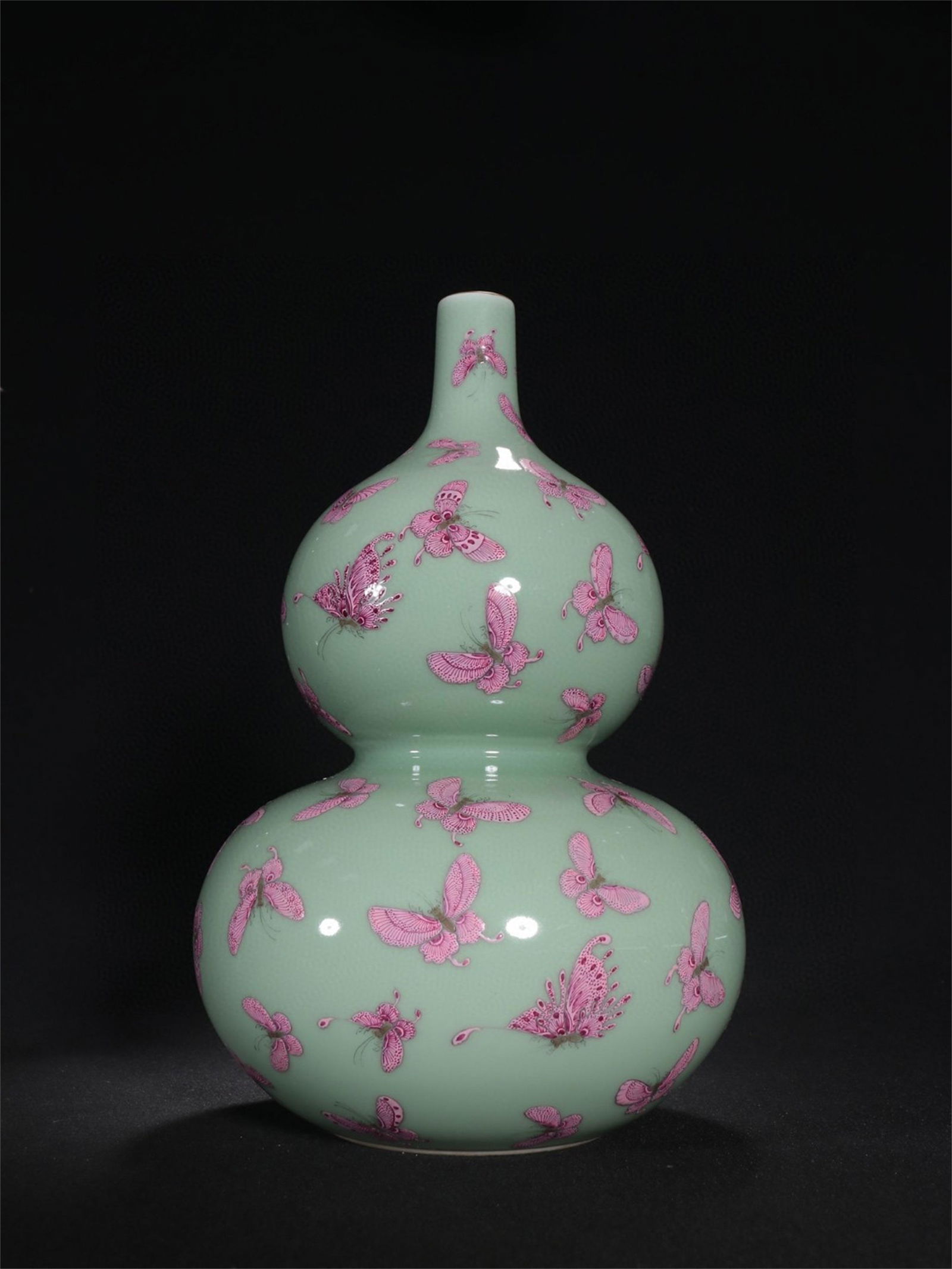 A Chinese Famille Rose Porcelain Gourd Vase (1 of 9)