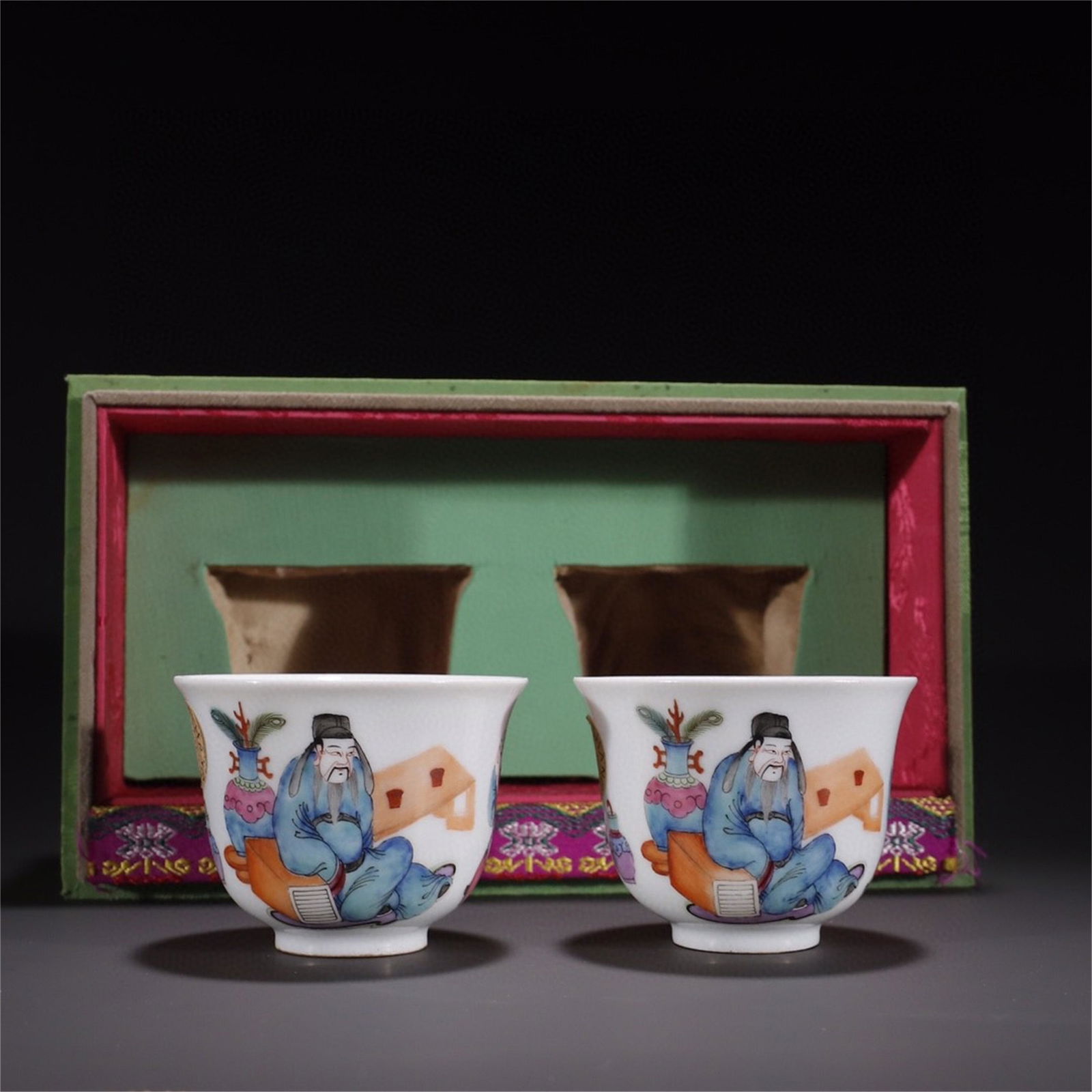 A Pair of Famille Rose Porcelain Cups with Figure Pattern (1 of 9)