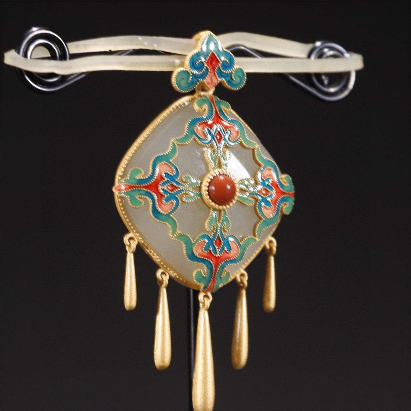 A Chinese Jade & Gilt Silver Pendant (1 of 9)