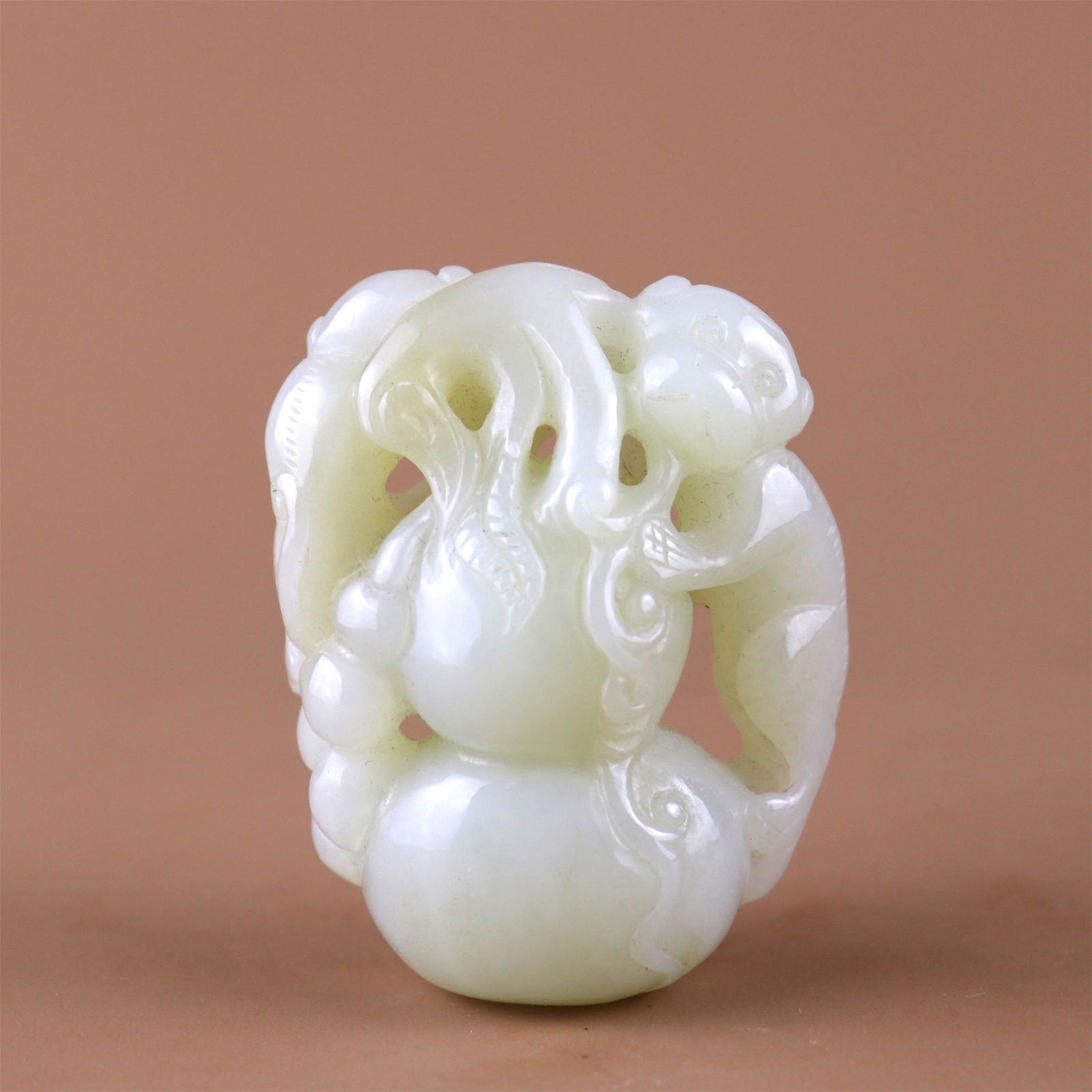 A Chinese Jade Gourd Shaped Ornament/Decoration (1 of 8)