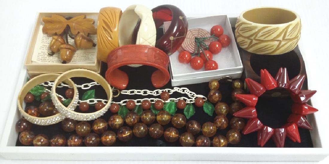 Group of Deco bakelite etc. jewelry: Group of Deco bakelite etc. jewelry