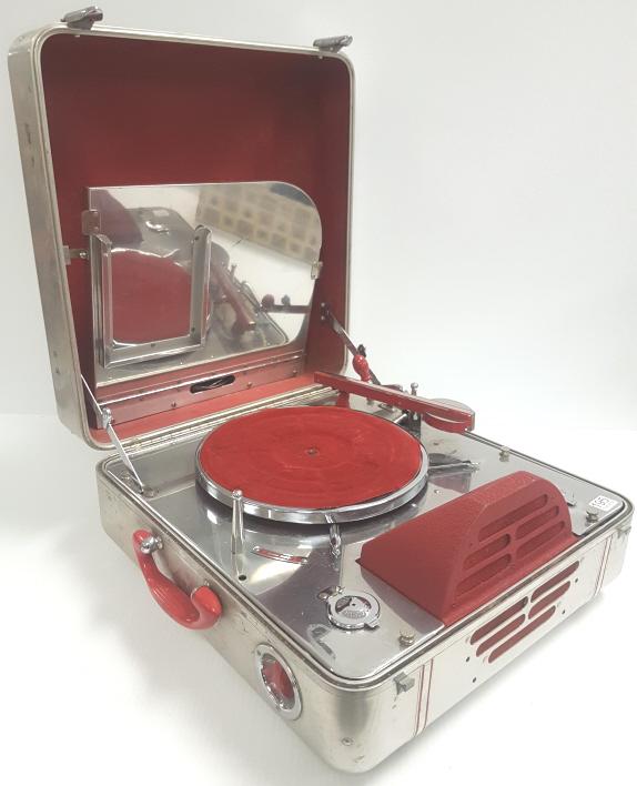 Rare 1930's RCA Victor Special model 'M' portable: Rare 1930's RCA Victor Special model 'M' portable phonograph- John Vassos designer (as seen-missing battery, motor works, amplifier untested, etc.)