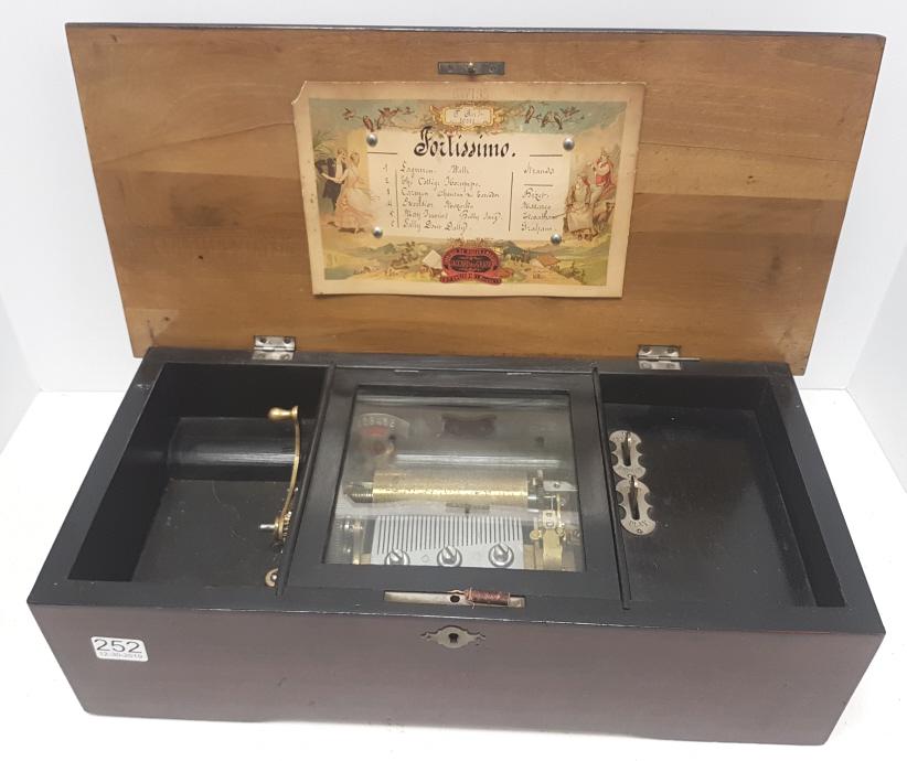 Antique Swiss 6 tune music box: Antique Swiss 6 tune music box