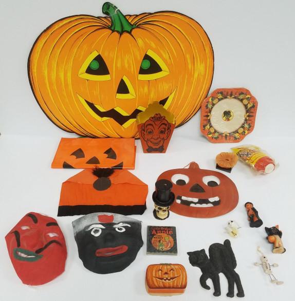 Group of vintage paper Halloween decor including die (1 of 8)