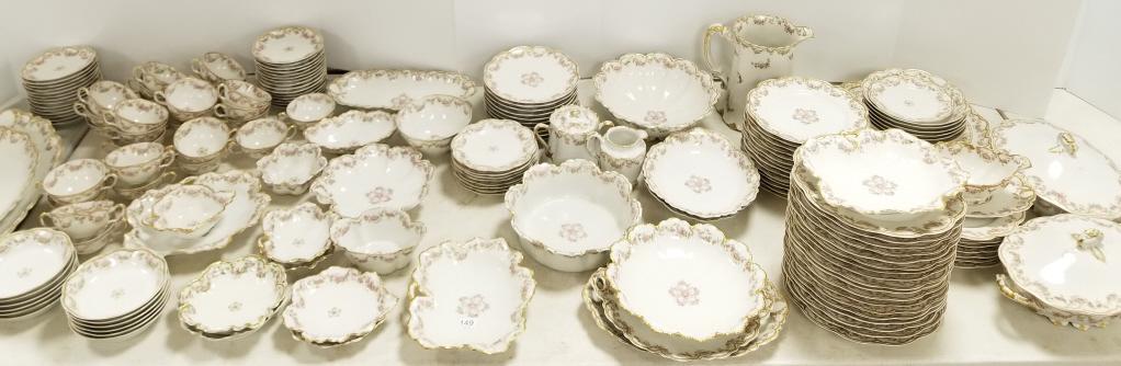Large group of approx. 170 pieces of Haviland Limoges (1 of 11)