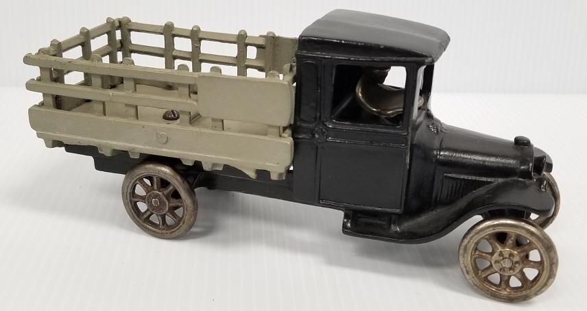 Arcade cast iron Ford stake truck 9" (repainted) (1 of 6)
