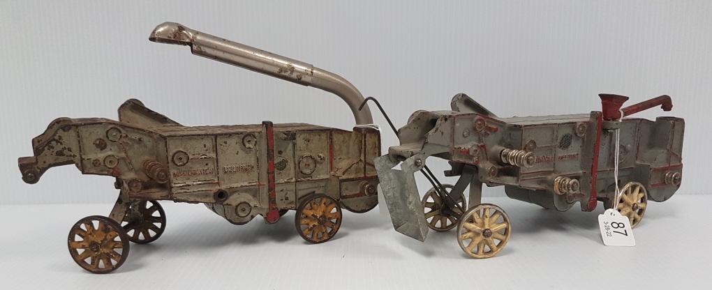 2 Arcade cast iron McCormick Deering model 451 trashing machines 10 1/2" long with chute (1 of 8)