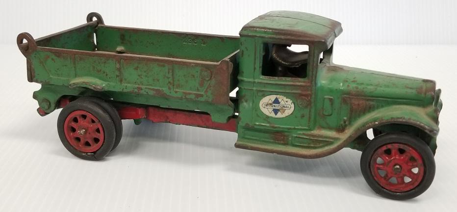 Arcade cast iron truck model 236 International dump box with dually's 10" long (1 of 7)