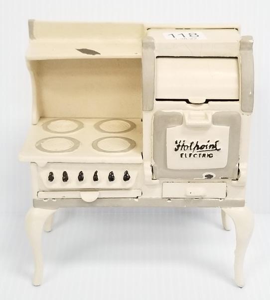 Arcade No. 614 Hotpoint toy electric range in box 6 1/4" tall x 5 1/2" long (1 of 7)