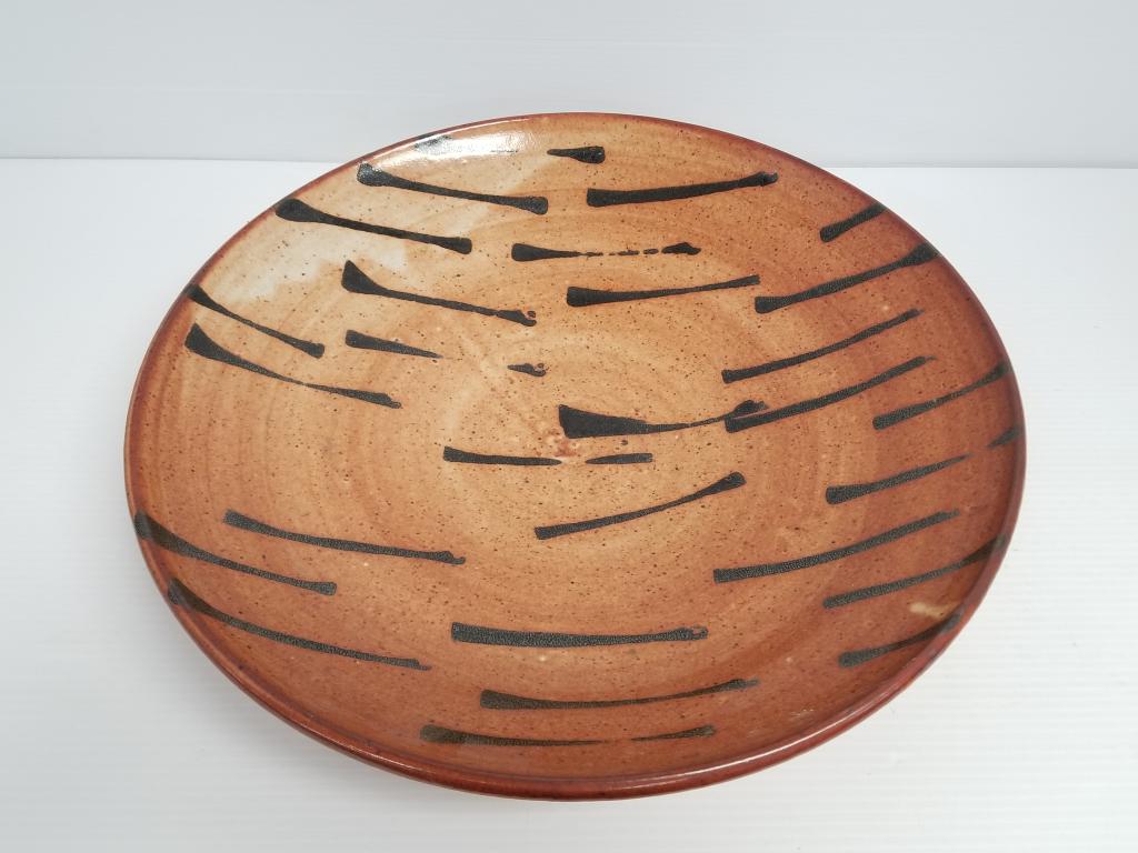 Warren Mackenzie large signed platter with dog bone design 18" diameter: Warren Mackenzie large signed platter with dog bone design 18" diameter