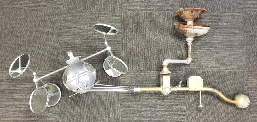 Rare Operay Multibeam surgical industrial light - cast aluminum - Madison, Wisconsin - (As Seen -: Rare Operay Multibeam surgical industrial light - cast aluminum - Madison, Wisconsin - (As Seen - rust, etc.) - 78" wide
