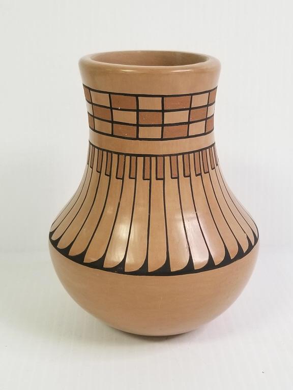 San Ildefonso Blue Corn pottery vase 6" tall (1 of 8)