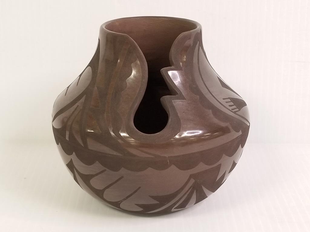 Cynthia Starflower San Ildefonso Pueblo pottery vase - 4 1/2" tall x 5 1/2" diameter: Cynthia Starflower San Ildefonso Pueblo pottery vase - 4 1/2" tall x 5 1/2" diameter
