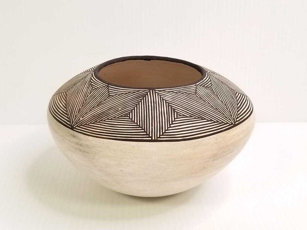 Stella Shutiva - Acoma pottery vase - 5" tall x 8" diameter (1 of 10)