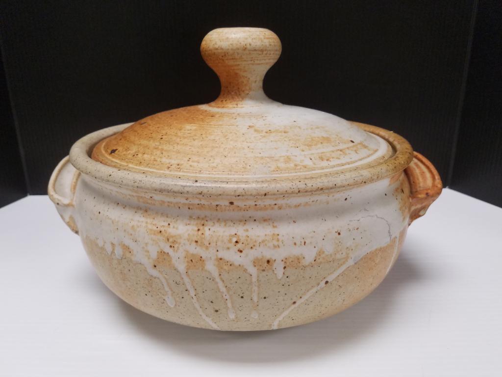 Ken Ferguson signed covered pottery tureen - 8" high x 12 1/2" wide (1 of 7)