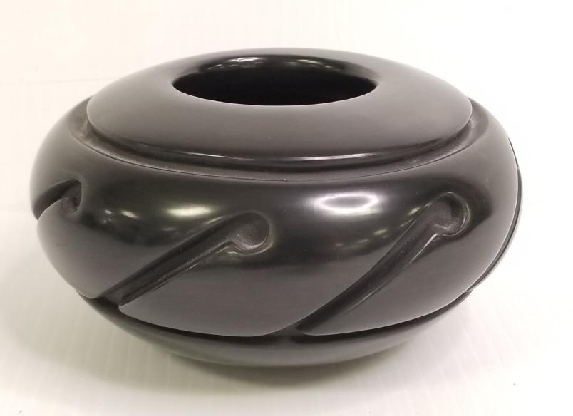 Cliff Roller Santa Clara pottery vase 3" tall x 5 1/2" diameter (1 of 6)