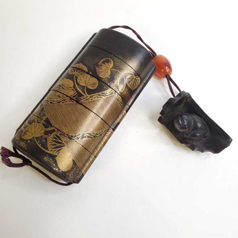Antique Asian lacquer decorated inro with netsuke (1 of 12)