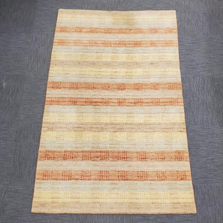 Contemporary Momeni rug - made in India - 5' x 8' (1 of 5)