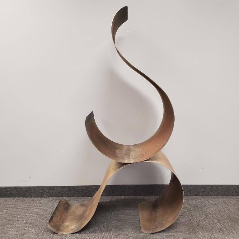 Metal abstract outdoor sculpture - 62 1/2" high x 18 1/2" wide: Metal abstract outdoor sculpture - 62 1/2" high x 18 1/2" wide