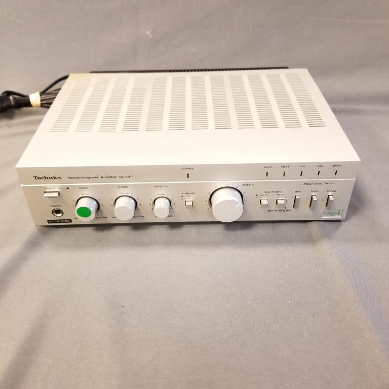 Technics stereo amplifier model SU-CO4 (untested) (1 of 7)