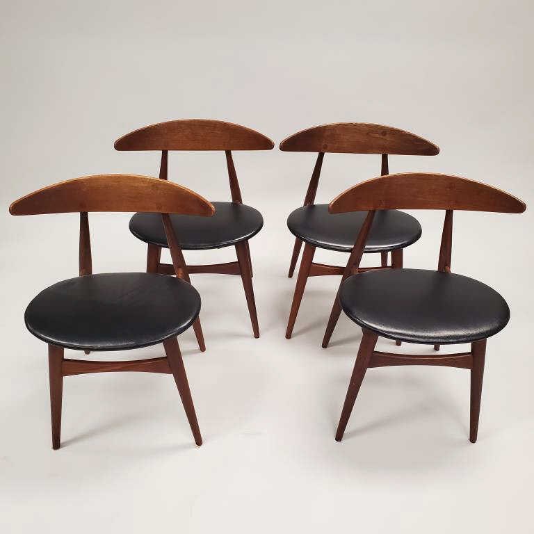 4 Hans Wegner CH33 dining chairs by Carl Hansen & Son - Denmark (1 of 6)