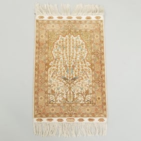 Fine small silk carpet wall hanging - 16" x 24"