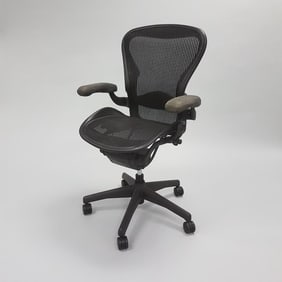 Herman Miller Aeron office chair size B (height adjustment non-functioning)