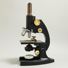 Bausch & Lomb Optical Co. microscope in case MK 402 - case measures 16"x 10"x 8"