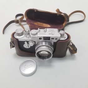 Leica camera No. 933347 with leather case