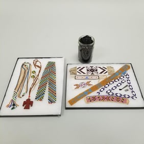 2 cases of Native American beaded items & a jar of old beads - beaded items in display cases 16