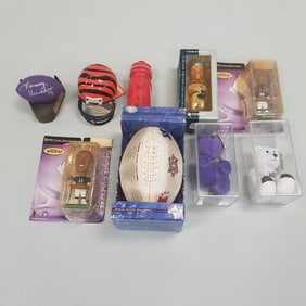 Group of sports collectibles including Randy Moss bobblehead & beanie babies, Tommy Kramer