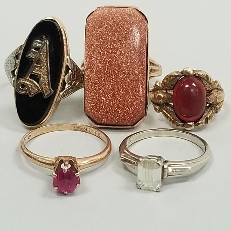 4 - 10k gold and 1-14k rings set with stones - 16.8 grams total: 4 - 10k gold and 1-14k rings set with stones - 16.8 grams total