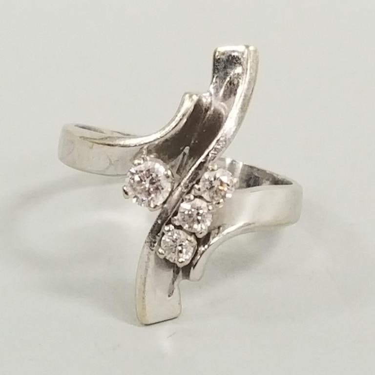 14k white gold ring with approx. 1/2 tcw diamond - 7 grams total - size 11 1/4: 14k white gold ring with approx. 1/2 tcw diamond - 7 grams total - size 11 1/4