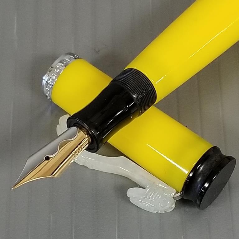 Loiminchay Mandarin Yellow fountain pen: jade clip w/ 18k gold nib, #34/38 WJ- w/ 1 box (1 of 13)