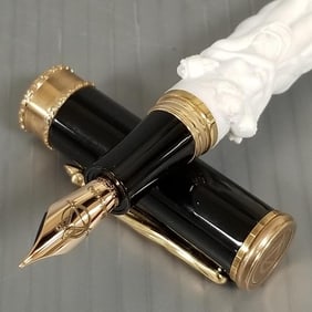 Montegrappa Antonio Canova Genio Creativo fountain pen: white and black resin w/ 18k gold nib,