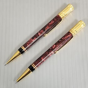 Set Parker Duofold rollerball pen & pencil: red marbled lucite & gold-tone metal, No #s, No box