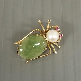 Tested 14k gold jade insect brooch w/ rubies & pearl accents: 4.0g, 1"L