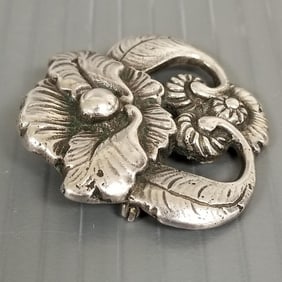 Antique cast sterling silver Art Nouveau Jungendstil style floral brooch: 22.0g, 1 5/8"