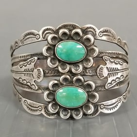 Vintage coin silver & turquoise cuff bracelet: arrow motif, 25.0g, 2" int. diam., 1/2" gap, 1 1/2" @